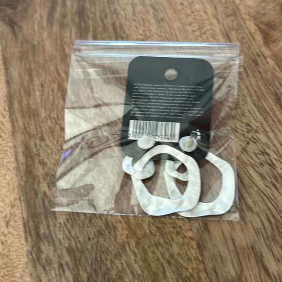 #2 - White and Silver Earrings with Irregular Shape and Matte Finish - Picture 2 of 2